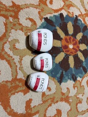 Brand new and never used Ponds anti wrinkle cream